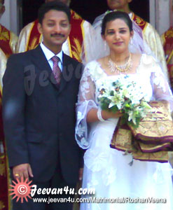 Roshan Veena Wedding Pictures at Kanjirappally Cathedral Church